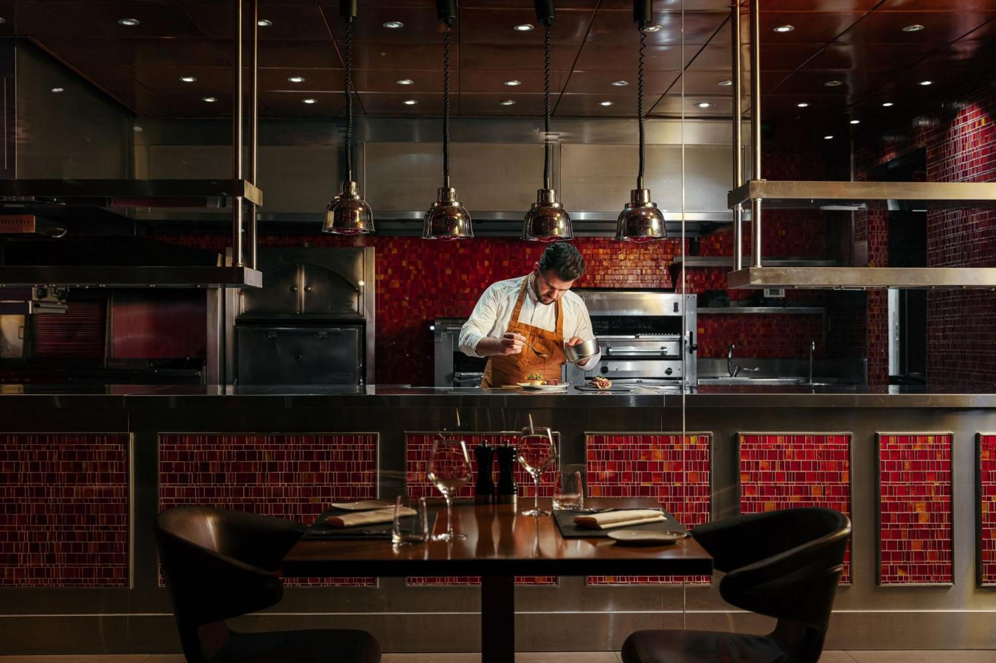 Jw Marriott Absheron Baku Hotel Exterior photo Chef at work